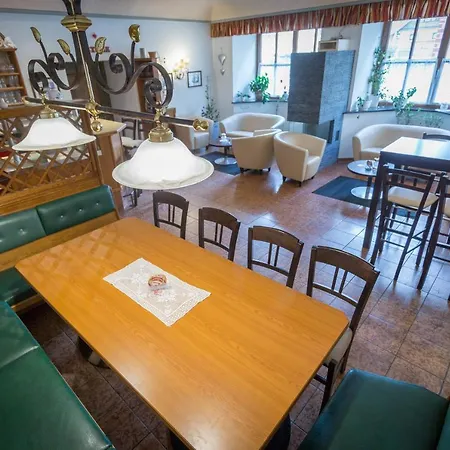 Neuwirt Hotel 3*
